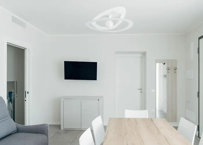 The - Luxury With Pool Διαμέρισμα Πεσκιέρα ντελ Γκάρντα