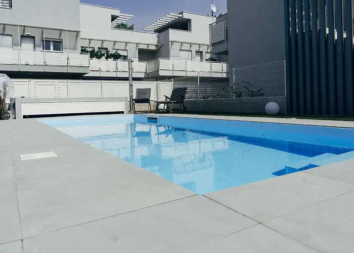 The - Luxury With Pool *